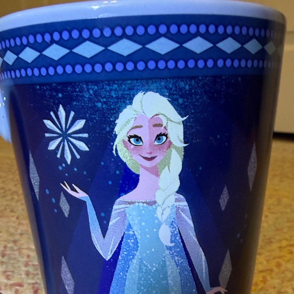Disney Store - Frozen 10 year anniversary Mug (16oz) featuring Elsa - Picture 10 of 10